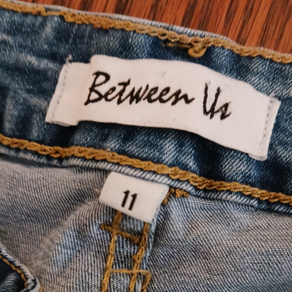Between Us Denim Shorts 11J EUC - Picture 3 of 8